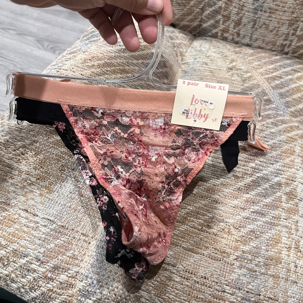 🎀Love Libby Floral Lace Thongs Set  - Peach and Black